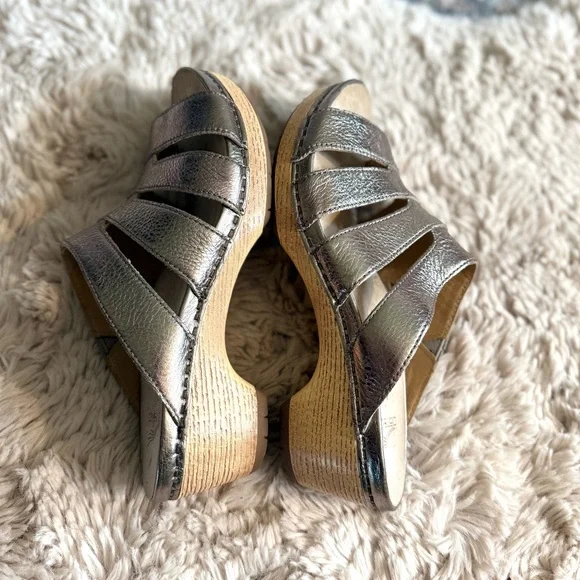 Dansko Lyndi Slide Sandal Womens EU 39 Platino Metallic Leather Wedge Platform - Picture 11 of 16